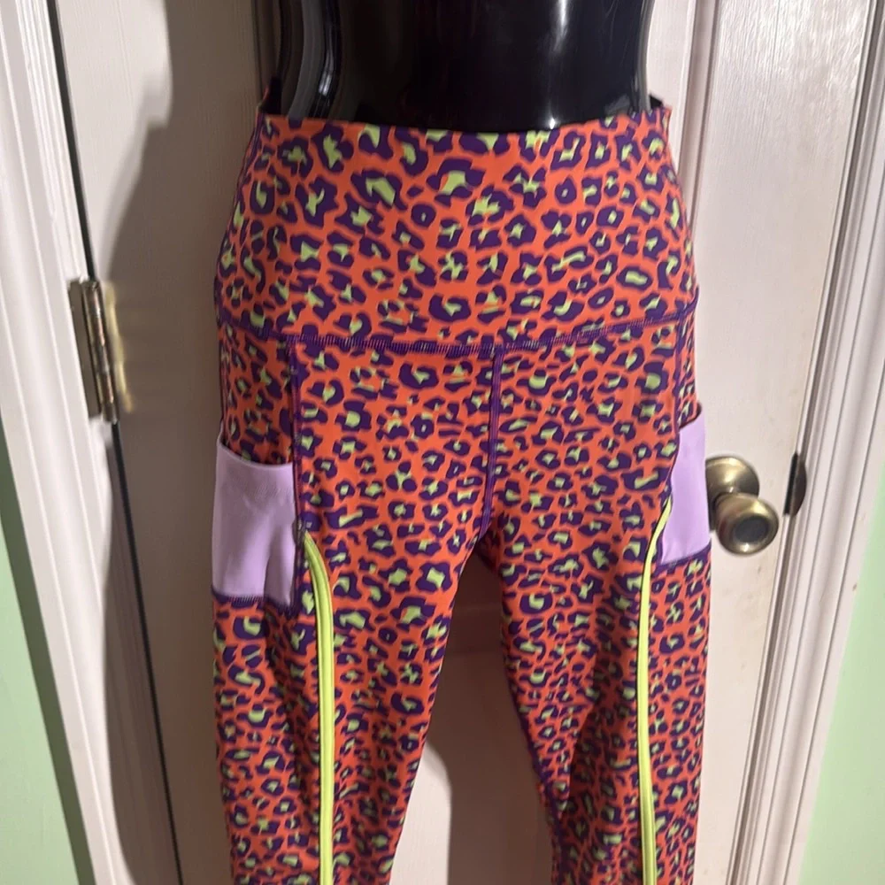 Peloton x Brittany Allen Neon Leopard Print Sports Activewear Set Size Medium - Picture 3 of 15